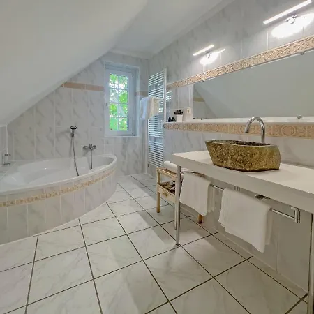 Cosy House With Workplace, Balcony And Garden 30 Min To Marienburg Ferienhaus Gehrden (Lower-Saxony)