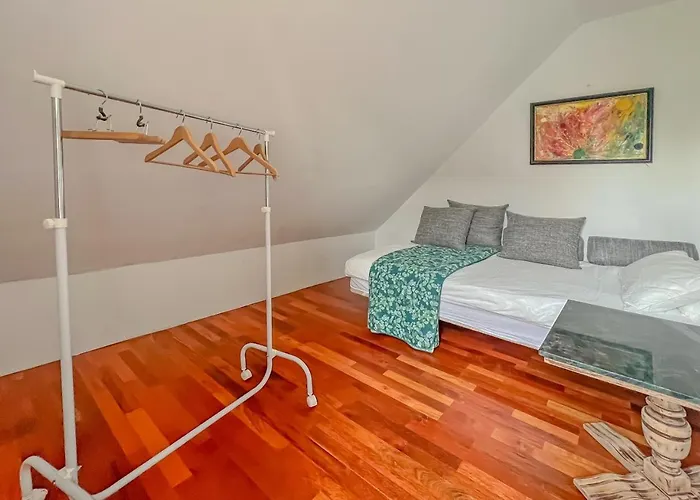 Cosy House With Workplace, Balcony And Garden 30 Min To Marienburg