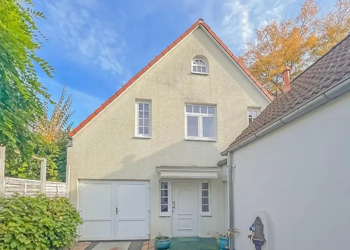 Cosy House With Workplace, Balcony And Garden 30 Min To Marienburg Hébergement de vacances *