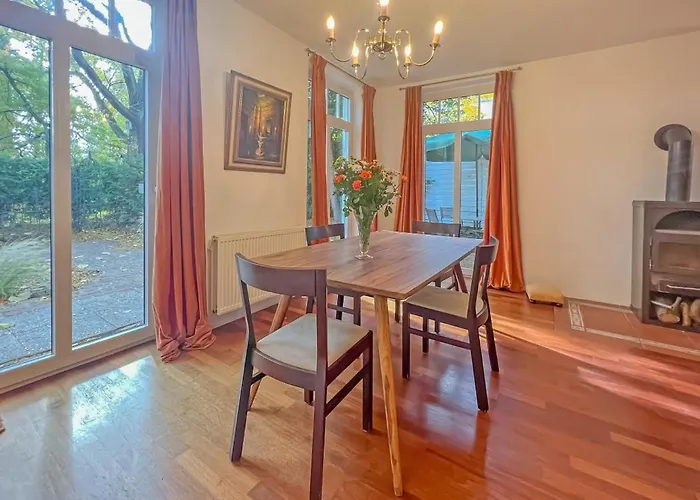 Hébergement de vacances Cosy House With Workplace, Balcony And Garden 30 Min To Marienburg *